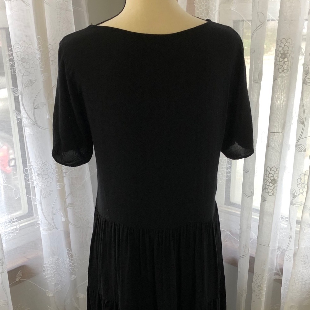 Vero Moda black dress knee length SZ M tiered